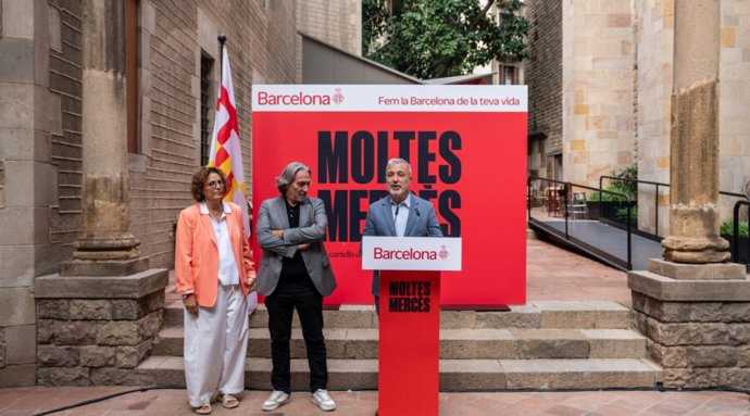 Collboni en la inauguració de l'exposició 'Moltes Mercès' 