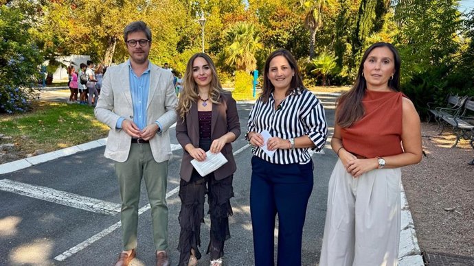 Representantes institucionales en una actividad de educación vial organizada en el marco de la Semana Europea de la Movilidad 2026.