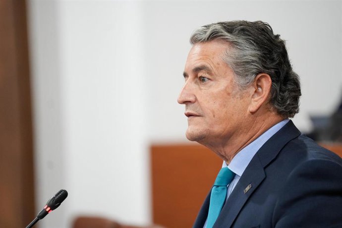 El vicepresidente primero de la Junta de Andalucía, Antonio Sanz, interviene durante la primera jornada del Pleno del Parlamento andaluz. A 16 de septiembre de 2026, en Sevilla (Andalucía, España). El presidente de la Junta de Andalucía, Juanma Moreno (PP
