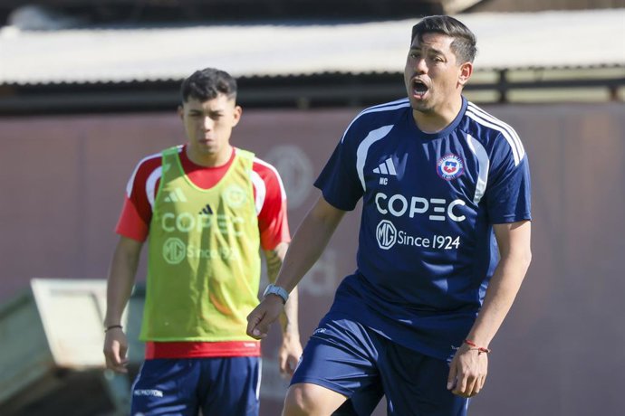 Futbol, entrenamiento de la seleccion chilena. Los jugadores de la seleccion chilena son fotografiados durante su practica en el complejo deportivo Juan Pinto Duran como parte de su preparacion para los proximos partidos amistosos contra Canada, Estados