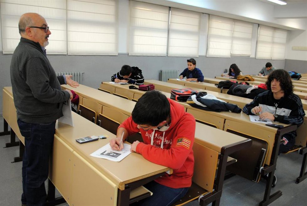 Archivo - ESTUDIANTES, PROFESOR, AULA, CLASE, UCLM, EXÁMEN,APRENDIZAJE