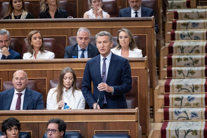 El presidente del Partido Popular, Alberto Núñez Feijóo, interviene durante una sesión de control al Gobierno, en el Congreso de los Diputados, a 16 de septiembre de 2026, en Madrid (España).
