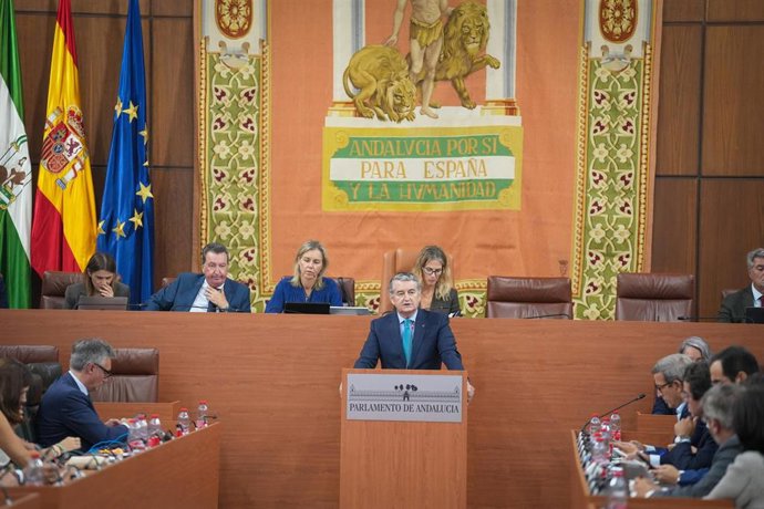 El vicepresidente primero de la Junta de Andalucía, Antonio Sanz, interviene durante la primera jornada del Pleno del Parlamento andaluz. A 16 de septiembre de 2026, en Sevilla (Andalucía, España). El presidente de la Junta de Andalucía, Juanma Moreno (PP