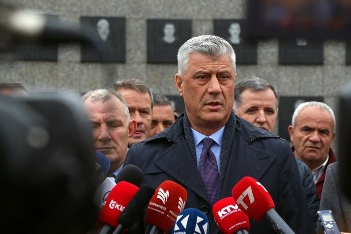 (Foto de ARCHIVO)  El presidente de Kosovo, Hashim Thaci, comparece ante la prensa    REMITIDA / HANDOUT por TWITTER HASHIM THAÇI  Fotografía remitida a medios de comunicación exclusivamente para ilustrar la noticia a la que hace referencia la imagen, y
