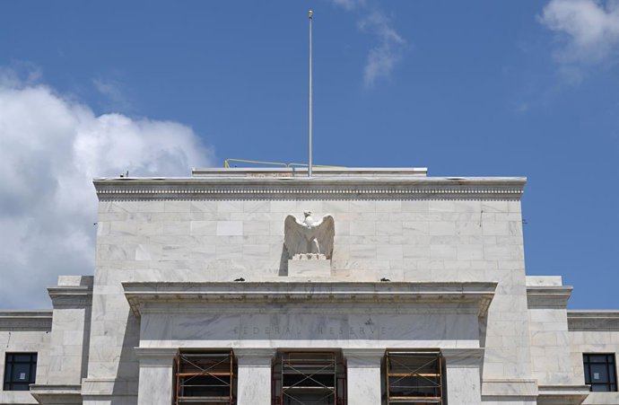 Archivo - WASHINGTON, July 29, 2026  -- Photo taken on July 29, 2026 shows the U.S. Federal Reserve building in Washington, D.C., the United States. The U.S. Federal Reserve on Wednesday kept the target range for the federal funds rate unchanged at 3.5 to