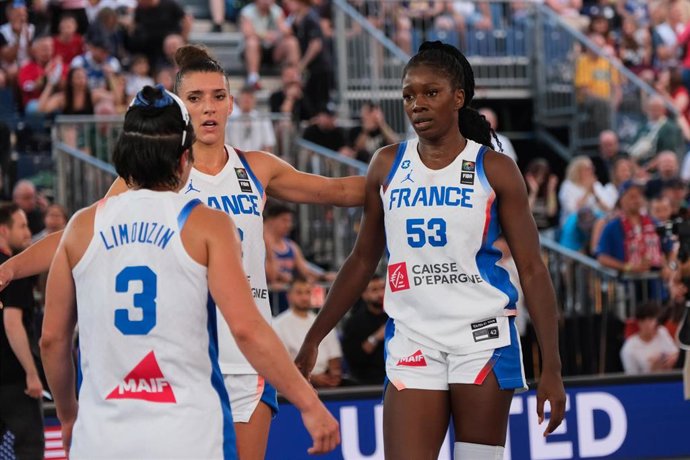 Archivo - Marie Mané, con la selección francesa de baloncesto 3x3.