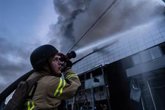 Foto: Heridas 20 personas en una nueva oleada de ataques de Rusia contra la capital de Ucrania, Kiev