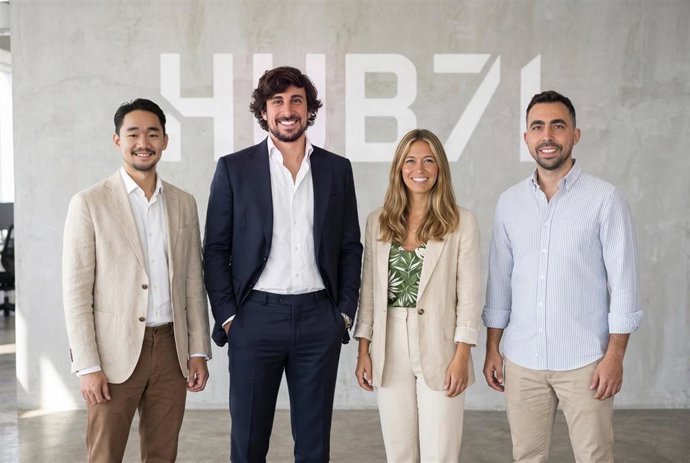De izquierda a derecha: Koh Onozawa, cofundador y presidente ejecutivo; Cristian G. Pastrana, cofundador y CEO; María Gracia Aranda, directora de Operaciones y de eVoost Partners; y Sergio Martín, CMO de eVoost AI.