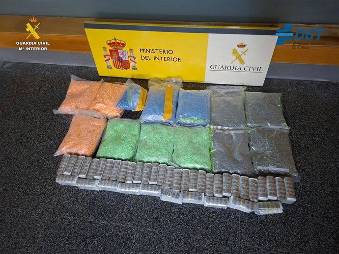 La Guardia Civil intercepta en la A-7 a un vehículo con un gran cargamento de anfetaminas y benzodiacepinas