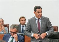 Moreno asegura que Andalucía sigue acogiendo menores migrantes no acompañados que "llegan en pateras"