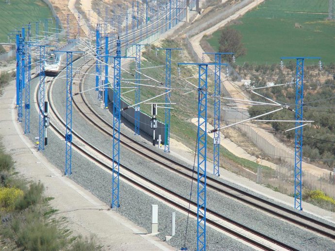 Archivo - Línea de Alta Velociddad Córdoba Málaga en el trayecto Córdoba-Antequera/Santa Ana.