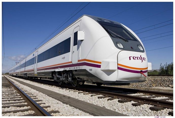 Archivo -     Un tren de Renfe