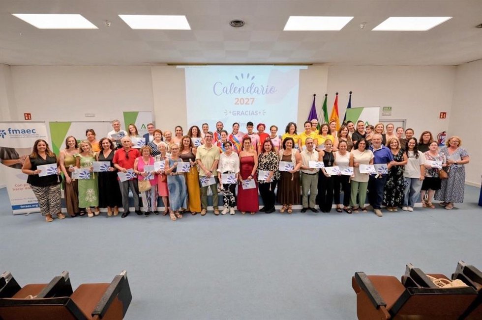 Presentación del calendario solidario 2027 del Hospital Clínico en colaboración con la FMAEC.