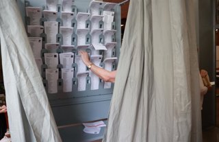 Archivo - Vista de un colegio electoral en Málaga, a 9 de junio de 2024, en Málaga (Andalucía, España). Hoy tienen lugar las elecciones europeas de 2024 en España. Más de 38 millones de españoles están llamados a pasar por las urnas en unos comicios en lo