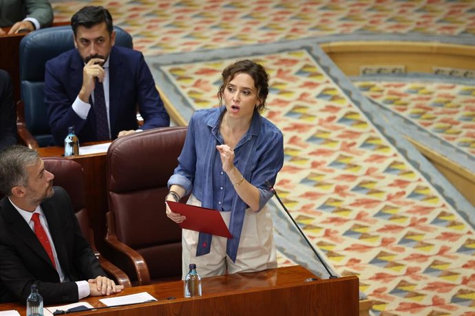 La presidenta de la Comunidad de Madrid, Isabel Díaz Ayuso, interviene durante un pleno en la Asamblea de Madrid, a 17 de septiembre de 2026, en Madrid (España). 