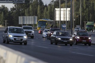 Archivo - Santiago, 28 de octubre de 2022 Flujo Vehicular en peaje Angostura por fin de semana largo. Juan Eduardo Lopez/Aton Chile