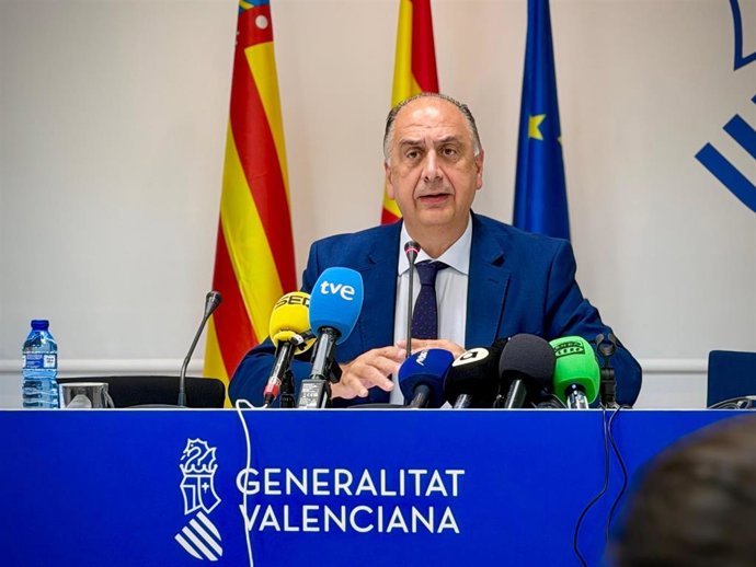 El conseller de Emergencias e Interior, Juan Carlos Valderrama, comparece en rueda de prensa para explicar las actuaciones ante el episodio de lluvias de este miércoles