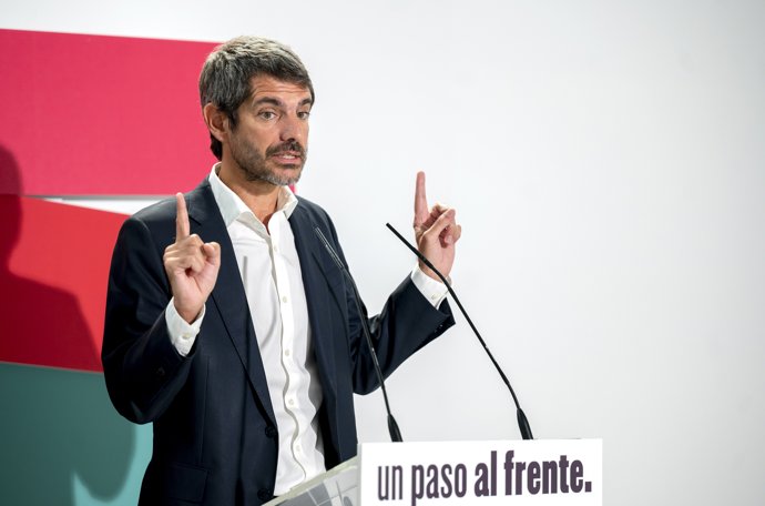 El ministro de Cultura y portavoz de Sumar, Ernest Urtasun, interviene en una comparecencia ante los medios de comunicación, a 31 de agosto de 2026, en Madrid (España).