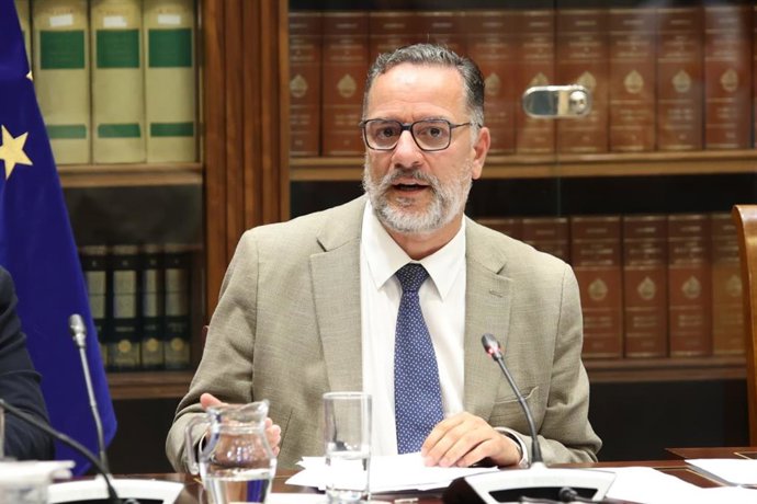Archivo - El consejero de Educación del Gobierno de Canarias, Poli Suárez