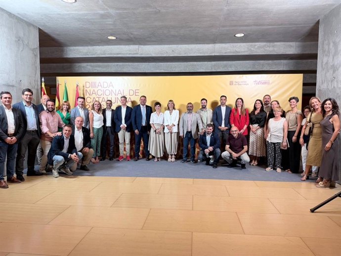 Representantes de administraciones locales y provinciales de Extremadura y Cataluña participan en Mérida en la celebración de La Diada Nacional de Cataluña