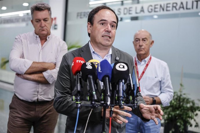 El presidente de la Generalitat Valenciana, Juanfran Pérez Llorca, visita el puesto de mando de Metrovalencia, a 17 de septiembre de 2026, en Valencia, 