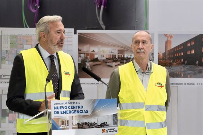 El presidente del Gobierno de Aragón, Jorge Azcón, y el director general de Interior y Emergencias, Miguel Ángel Clavero.