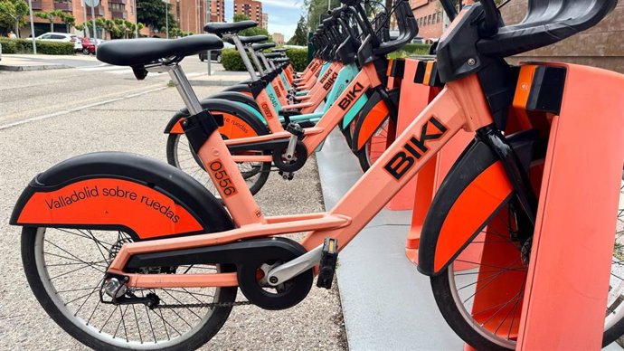 Archivo - Una estación de alquiler de bicicletas BIKI en Valladolid