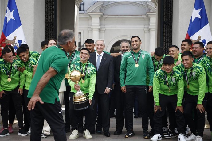 Futbol, campeon copa libertadores sub 20, Santiago Wanderers El equipo campeon de copa libertadores sub 20, Santiago Wanderers, se reune con el Presidente de Chile en el Palacio de La Moneda, Santiago, Chile. 01/03/2026 Dragomir