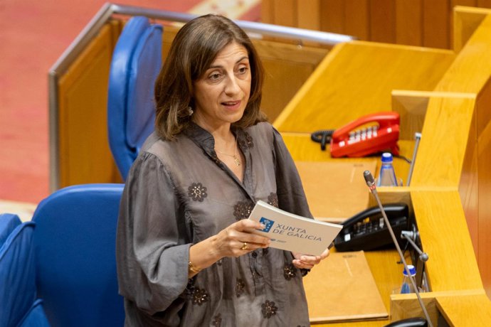 Archivo - La conselleira de Medio Ambiente e Cambio Climático, Ángeles Vázquez, responde a una pregunta en el Parlamento.