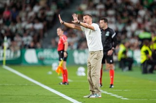 Martin Anselmi, head coach of Elche CF, reacts during the Spanish League, LaLiga EA Sports, football match played between Elche CF and Real Madrid CF at Estadio Manuel Martinez Valero on September 15, 2026, in Elche, Spain.