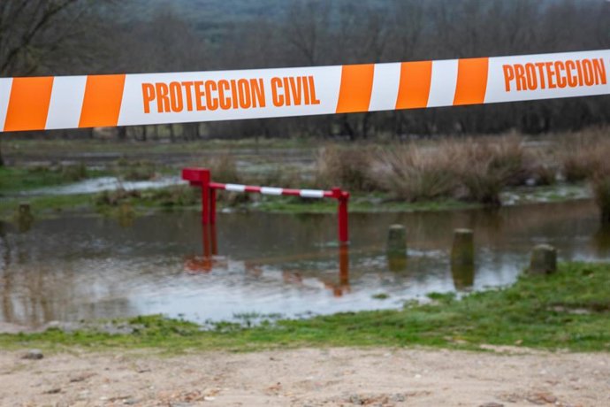 Archivo - Una zona de acceso restringido en el área recreativa de la Chopera, a 7 de marzo de 2025, en El Boalo, Madrid (España). La Agencia Estatal de Meteorología (Aemet) ha activado el aviso amarillo por lluvias en la Sierra de Guadarrama. Además, la C