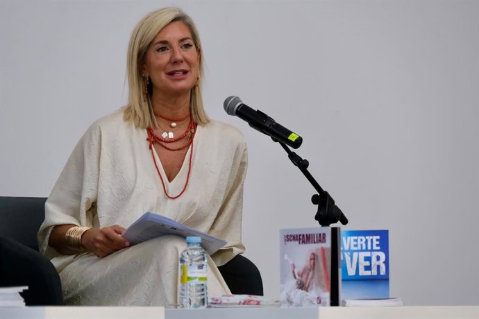 El LAVA programa 27 propuestas escénicas familiares del 4 de octubre al 9 de mayo. En la imagen, la concejala Irene Carvajal.