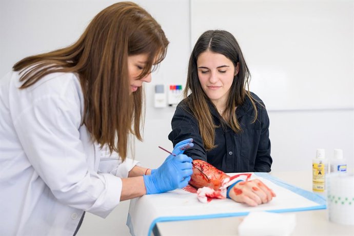 Archivo - En el CISA, los alumnos se enfrentan desde el primer curso a situaciones clínicas en un espacio seguro e innovador