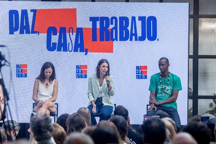 (I-D) La secretaria general de Podemos, Ione Belarra, la eurodiputada, Irene Montero, el exdiputado de Podemos en Madrid, Serigne Mbaye, durante el acto en Espacio Larra, a 12 de septiembre de 2026, en Madrid (España). 