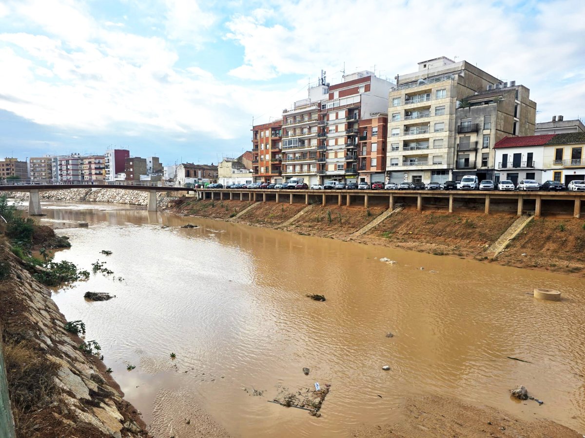 Las intensas lluvias dejan en Cataluña, C. Valenciana y Murcia un fallecido, clases suspendidas e inundaciones