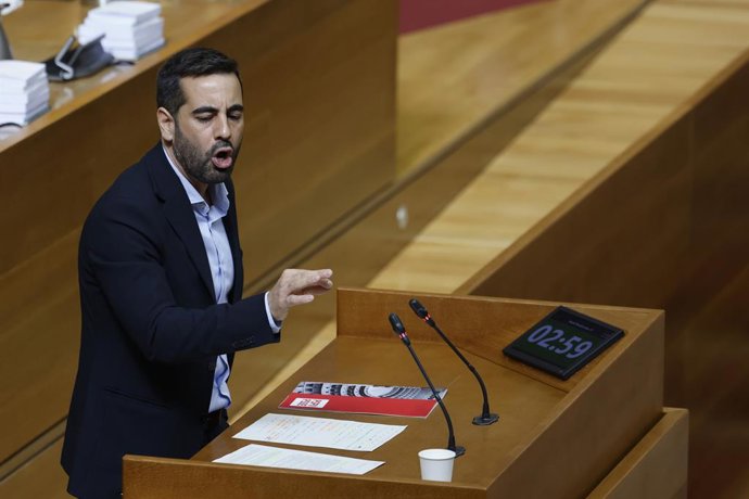 Archivo - Arxiu - El síndic de PSPV-PSOE, José Muñoz, durant una sessió de control, en Les Corts
