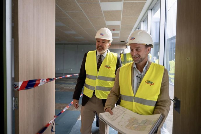 El presidente del Gobierno de Aragón, Jorge Azcón, en las instalaciones del futuro Centro de Emergencias de Aragón.