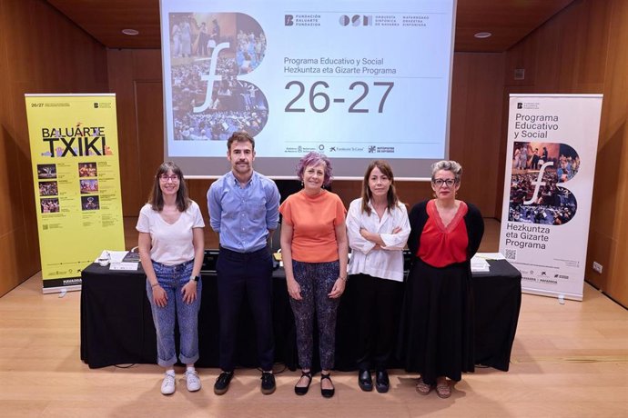 Sara Ancín, de GOIZARGI; el director gerente de Fundación Baluarte, Rubén Jauquicoa; la consejera Esnaola; y la representante de la Fundación ‘La Caixa’, Izaskun Azcona, en la presentación del Programa Educativo y Social de Baluarte 2026-27.