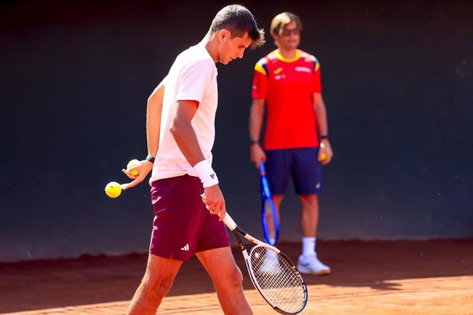 Tenis, Chile vs Espana. Copa Davis 2026. Los jugador de Espana son fotografiados, durante el entrenamiento previo en la Copa Davis valido por la segunda ronda de clasificatorios para el Grupo Mundials, en el Court Central Anita Lizana, Parque Estadio