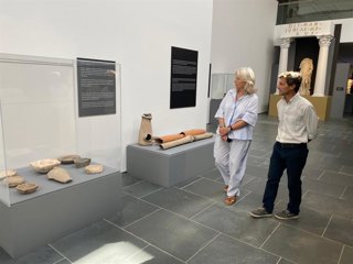 La delegada de la Junta de Andalucía en la provincia de Cádiz, Mercedes Colombo, en una visita al museo del Conjunto Arqueológico de Baelo Claudia en Tarifa.