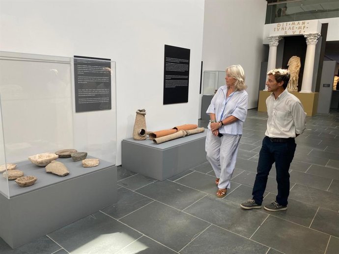 La delegada de la Junta de Andalucía en la provincia de Cádiz, Mercedes Colombo, en una visita al museo del Conjunto Arqueológico de Baelo Claudia en Tarifa.