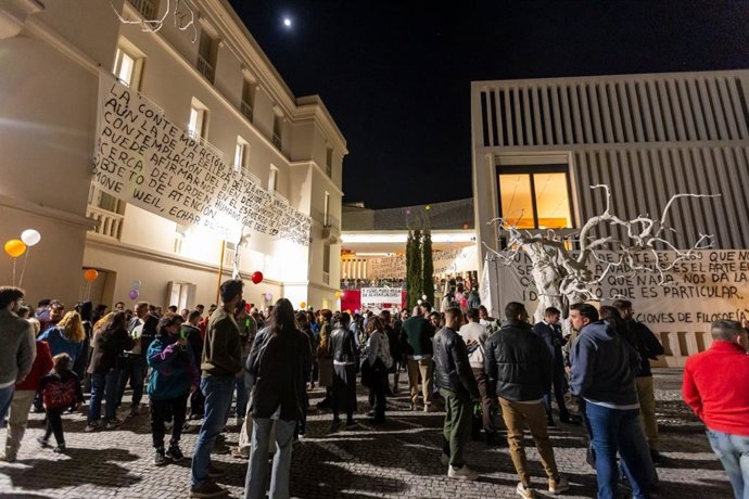 Público asistente a actividades en el nuevo edificio del Museo Helga de Alvear de Cáceres, que se inauguró en 2021