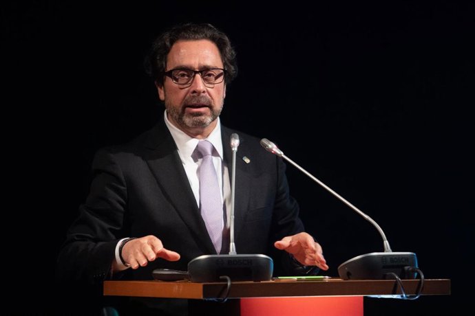 Archivo - El rector (UB) Joan Guàrdia interviene en el acto previo a la colocación de la primera piedra del complejo de investigación del Mercat del Peix, a 12 de enero de 2023, en Barcelona