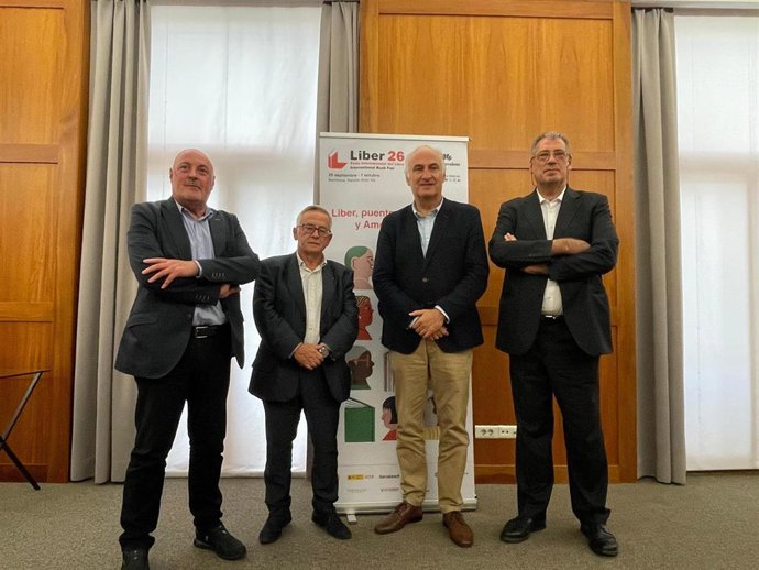 El presidente del Gremi d'Editors de Catalunya, Daniel Fernández, el presidente de FGEE y del Comité Organizador de Liber, Manuel González, el director del Liber, Josep Alcaraz, y el secretario general de la FGEE, Fernando Benzo,