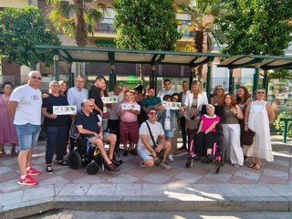 La Junta presenta en Pinos Puente (Granada) una campaña para ayudar a personas con diversidad funcional a usar el transporte público