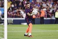 Joan Garcia tiene "leves molestias" en la rodilla derecha