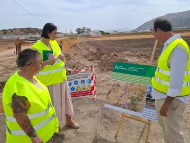 La delegada territorial de Agricultura, Pesca, Agua y Desarrollo Rural en Málaga, Laura Soto, visita los municipios de Almargen y Cañete la Real donde se ejecutan obras para reparar cauces dañados.
