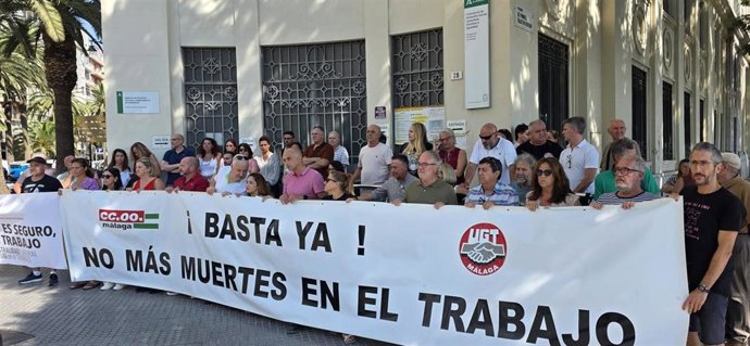 Concentración de protesta tras la muerte de un trabajador de Ronda en la Alameda de Colón