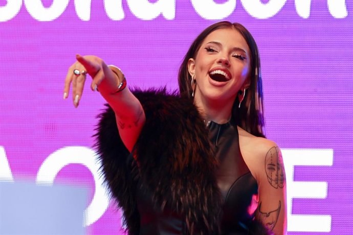 Archivo - 19 May 2026, Bulgaria, Sofia: Dara from Bulgaria, winner of the 2026 Eurovision Song Contest with the song "Bangaranga," poses for photos at a welcome party. The singer is the first Bulgarian contestant to win the Eurovision Song Contest. Photo: