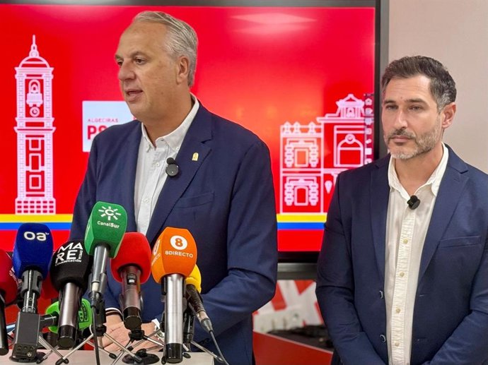 Ruiz Boix con Fran Fernández, candidato a la Alcaldía de Algeciras.